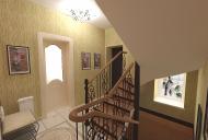 Прихожая с лестницей